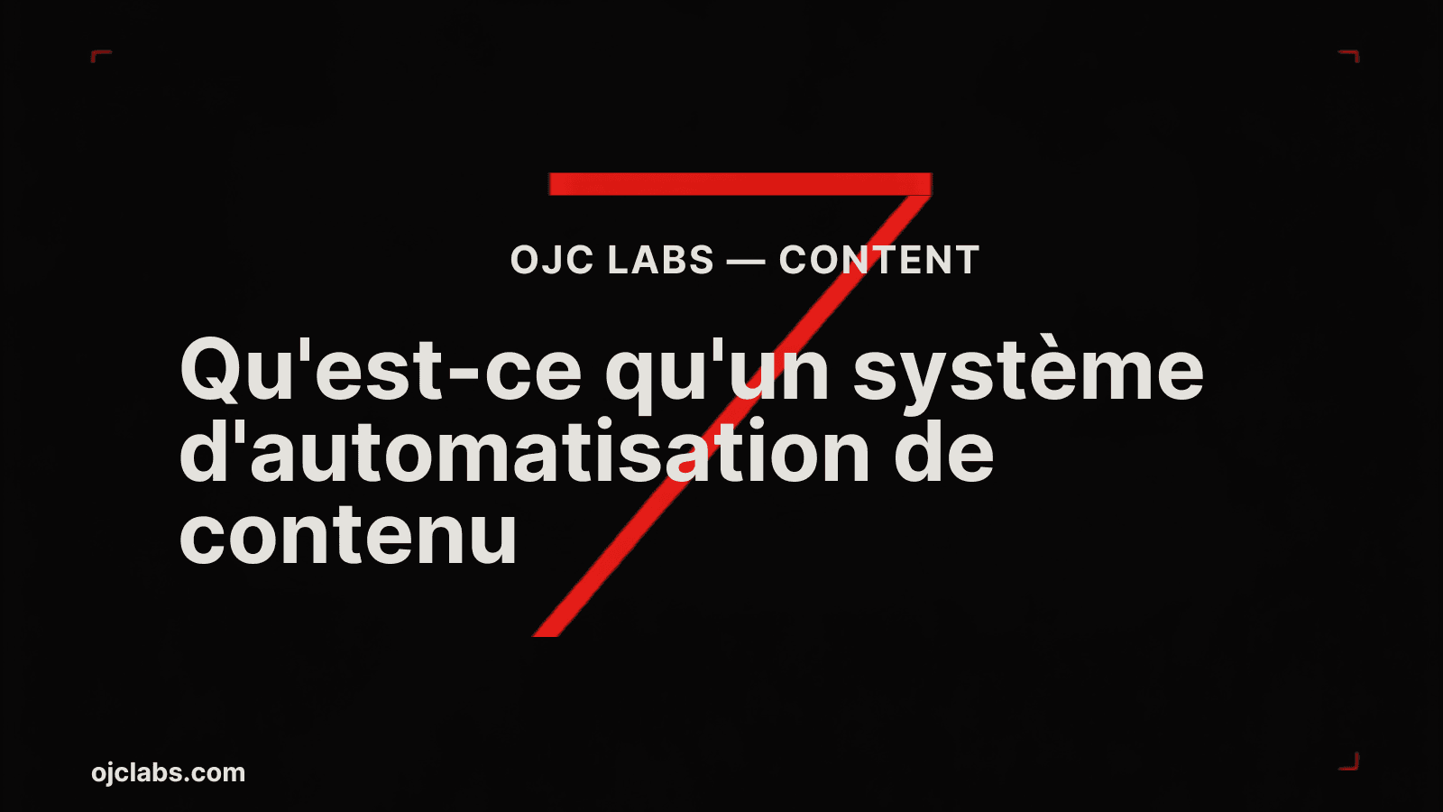 En-tête éditorial noir avec titre blanc Qu'est-ce qu'un système d'automatisation de contenu, élément graphique rouge et label pilier OJC Labs Content